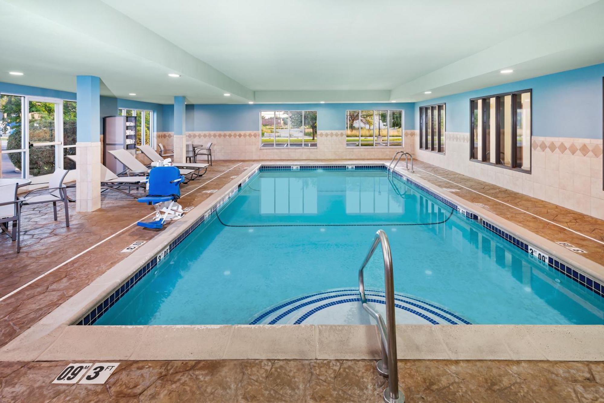 Holiday Inn Express Hotel & Suites Chicago South Lansing By Ihg Buitenkant foto
